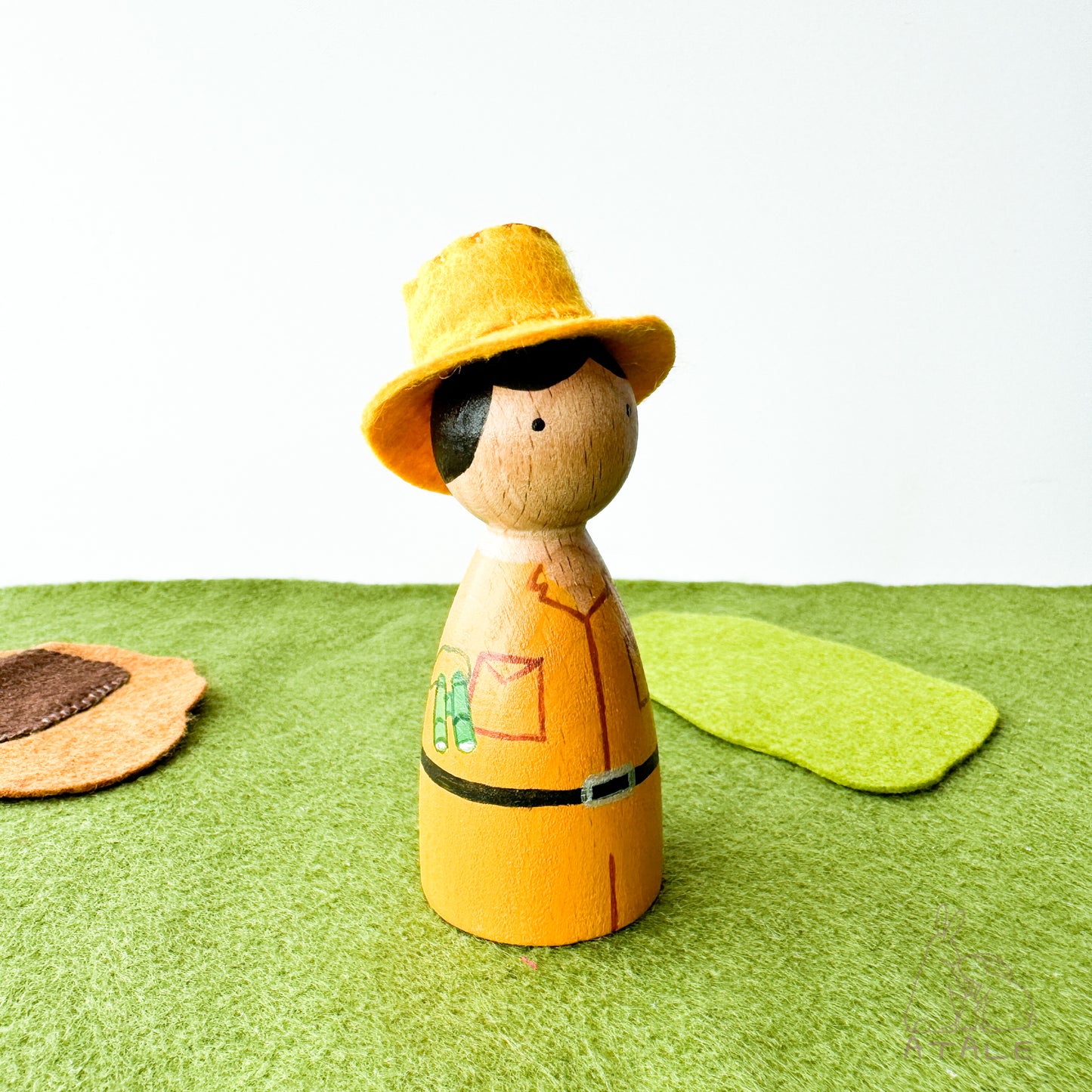 Wooden safari ranger peg doll with felt hat